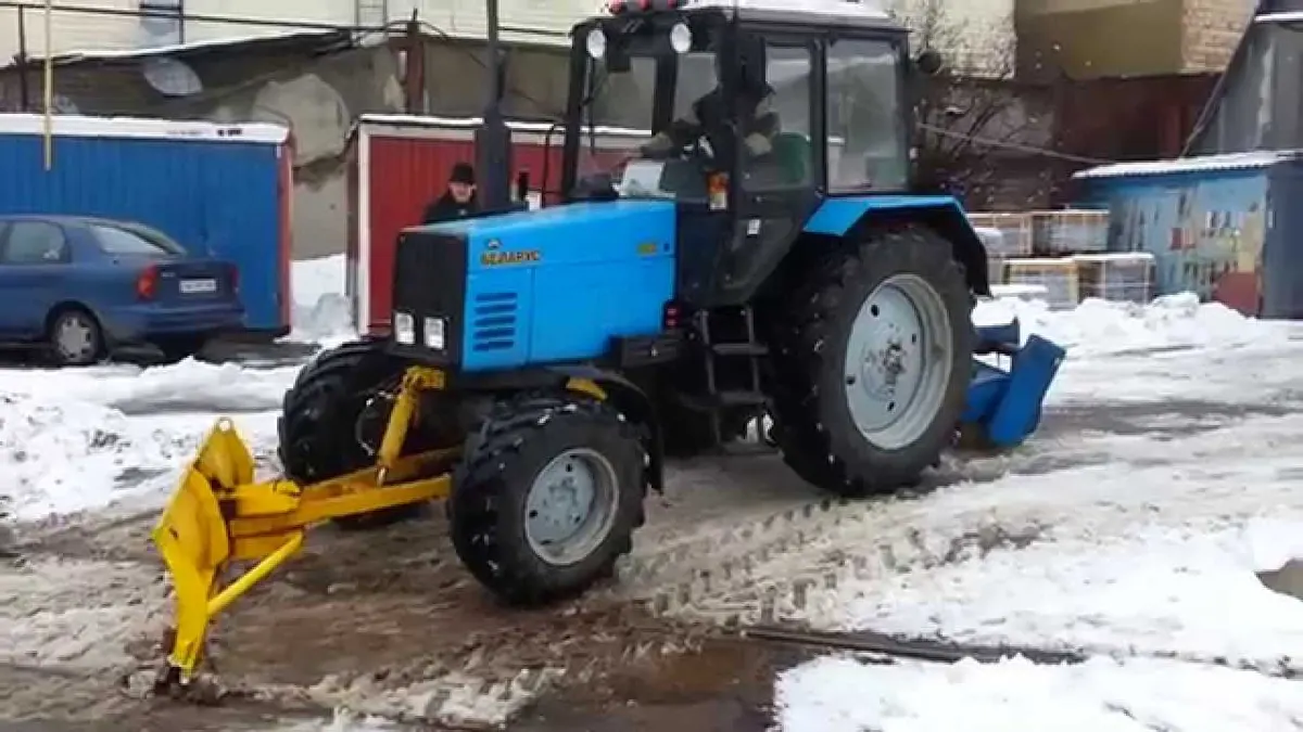 трактор уборки снега
